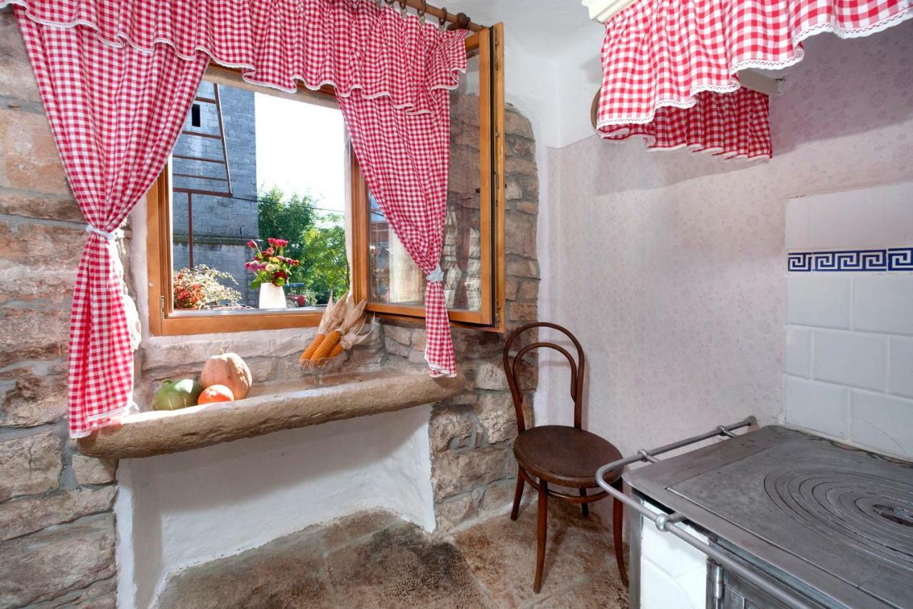 Rural Apartment Carolina Zrenj Exterior photo