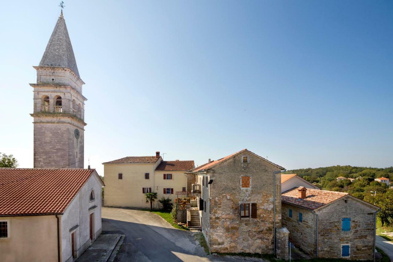 Rural Apartment Carolina Zrenj Exterior photo